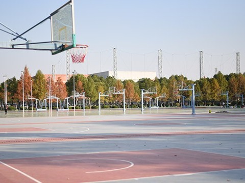 南京經貿學院硅PU球場施工現場實拍