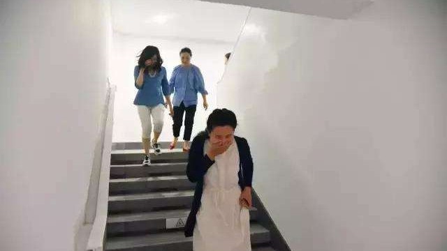 重慶武隆道路塌方行人墜落官方的回應來了